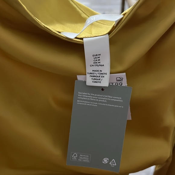 0500 H&M NWT ONE-SHOULDER BLOUSE Metallic yellow sz M - Picture 3 of 3